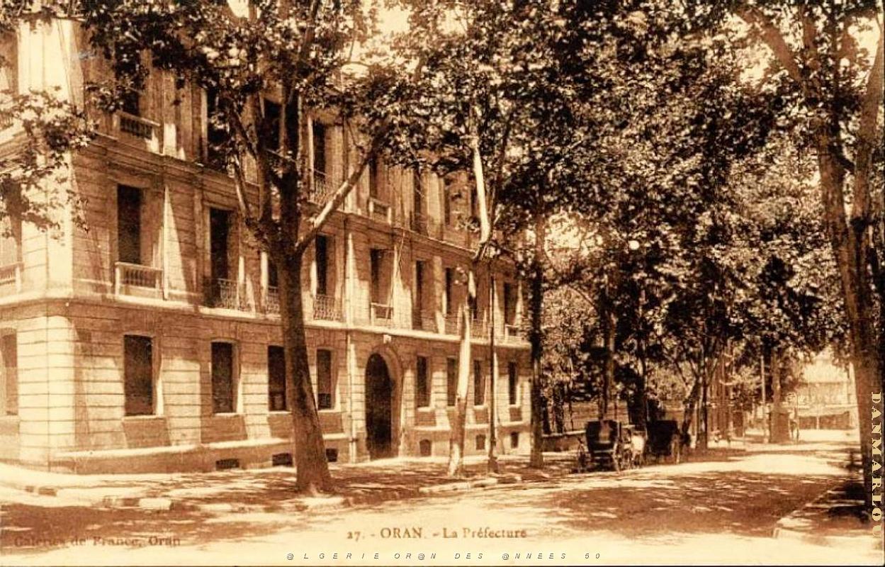 MH b- 046- Place Kleber et prefecture.jpg
